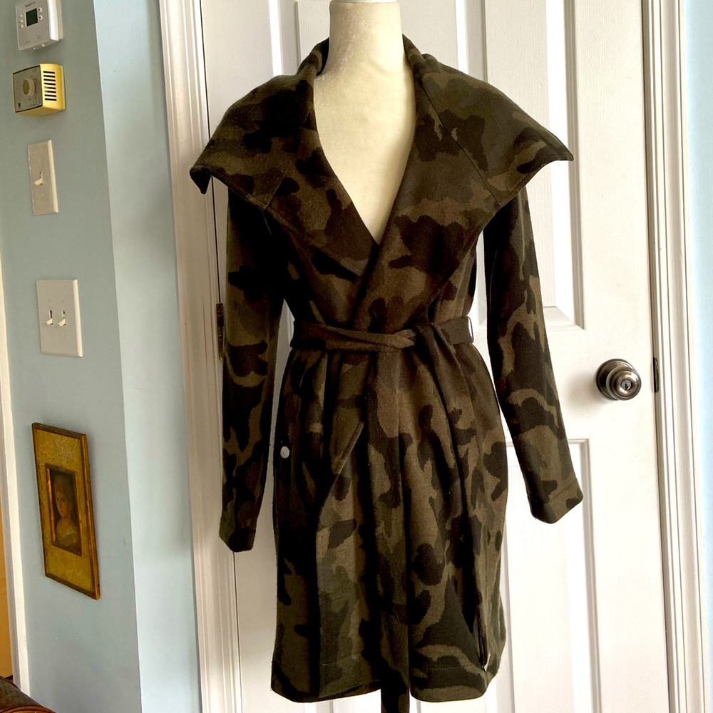 White House Black Market Midlength Camo Coat. Size Small.